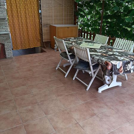 Agancs Vendeghaz Hotel Balatonszárszó Buitenkant foto