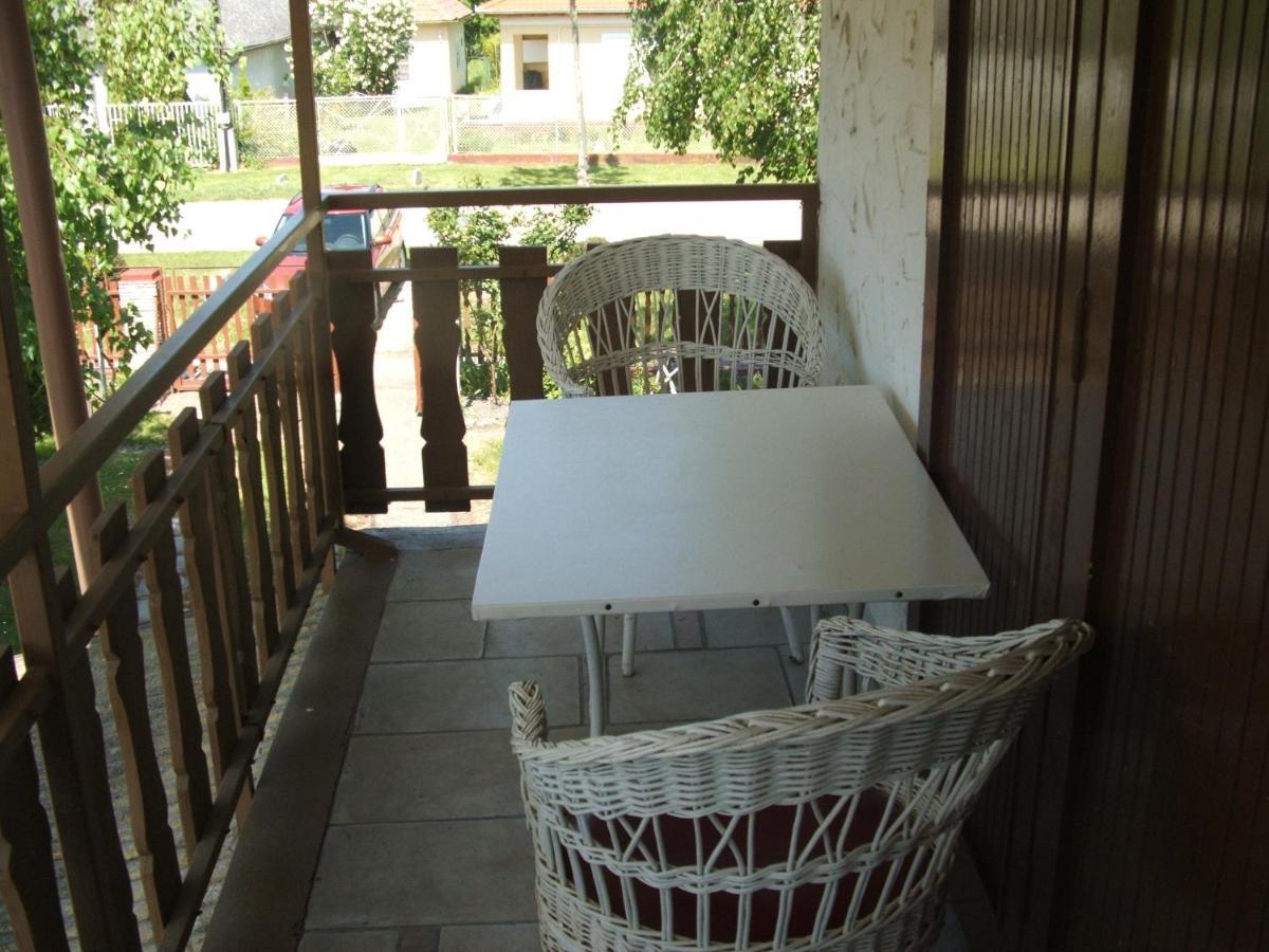 Agancs Vendeghaz Hotel Balatonszárszó Buitenkant foto
